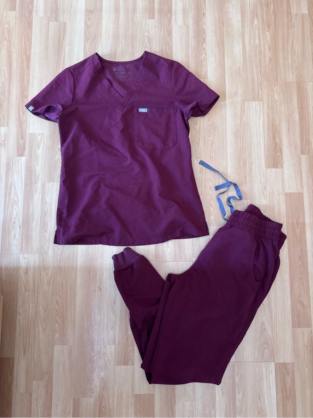 Figs Burgundy Medical Scrub Top and Jogger Pants xs